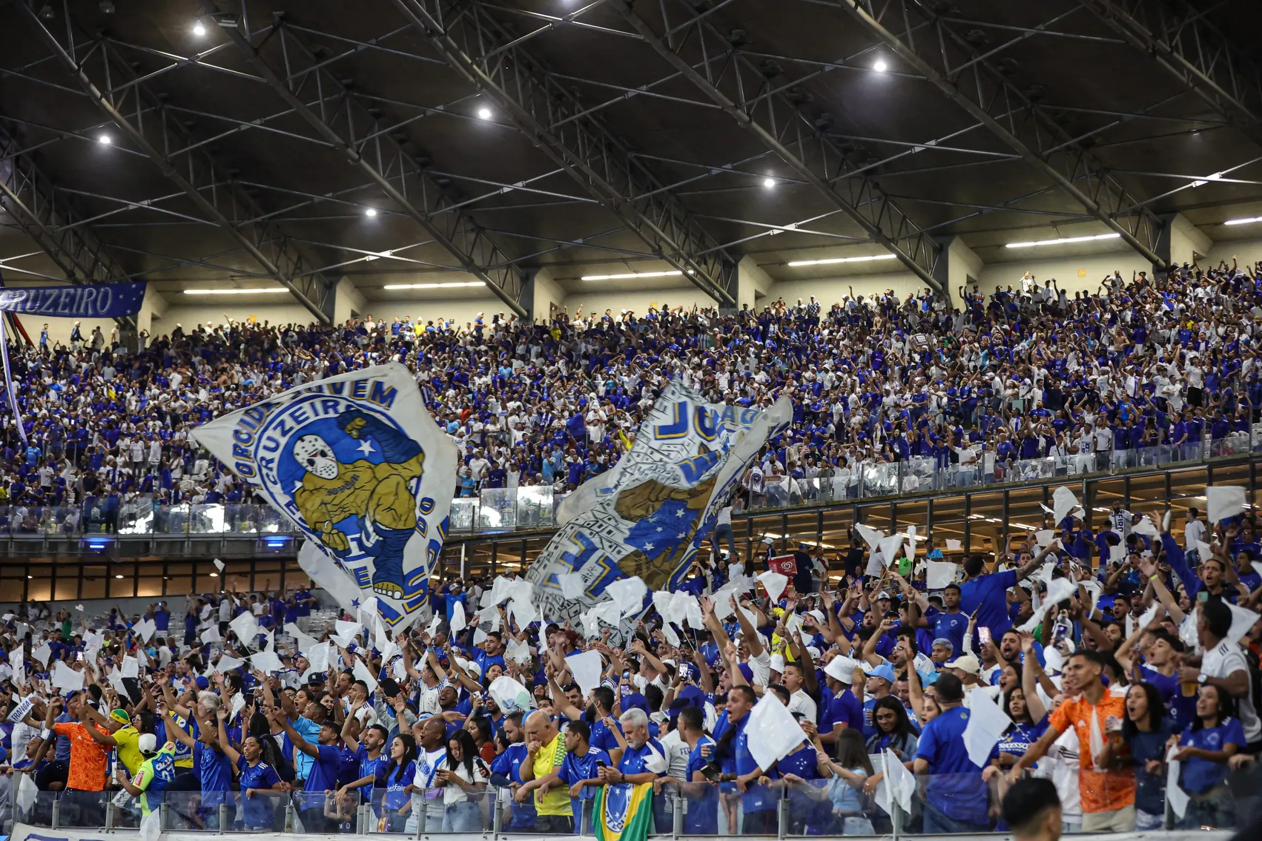 Torcida do Cruzeiro bateu recorde do Estádio Mineirão durante partida contra Atlético-MG no pelo Campeonato Brasileiro 2024. Foto: Gilson Lobo/AGIF