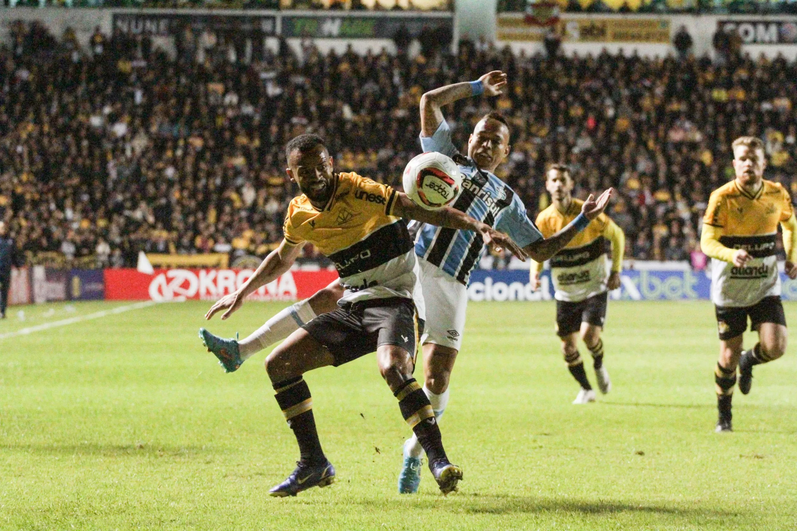 Grêmio leva vantagem no retrospecto geral contra o Criciúma. Foto: Lucas Sabino/AGIF