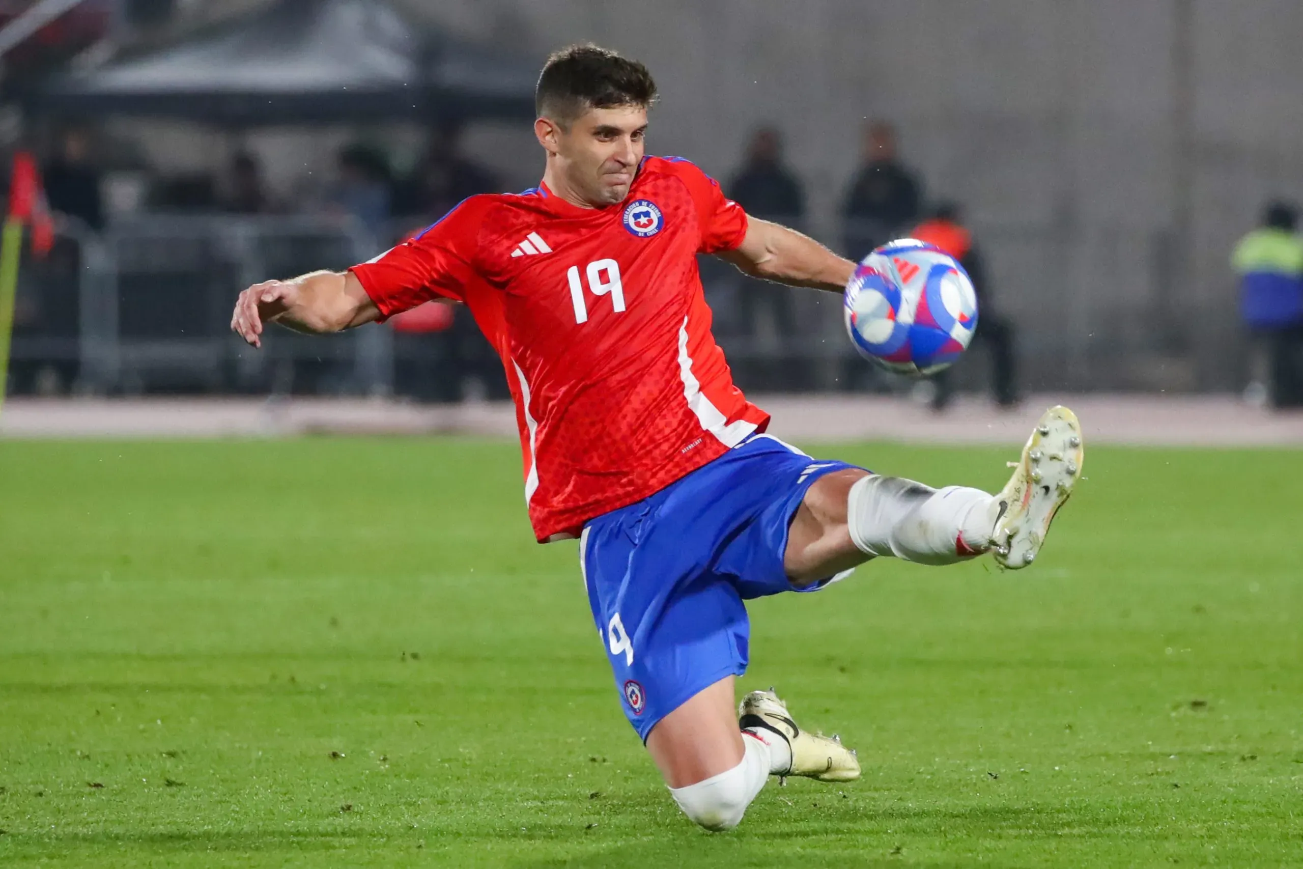 Benjamín Kuscevic no tiene entre sus planes jugar en Colo Colo o Universidad Católica.(Photosport)
