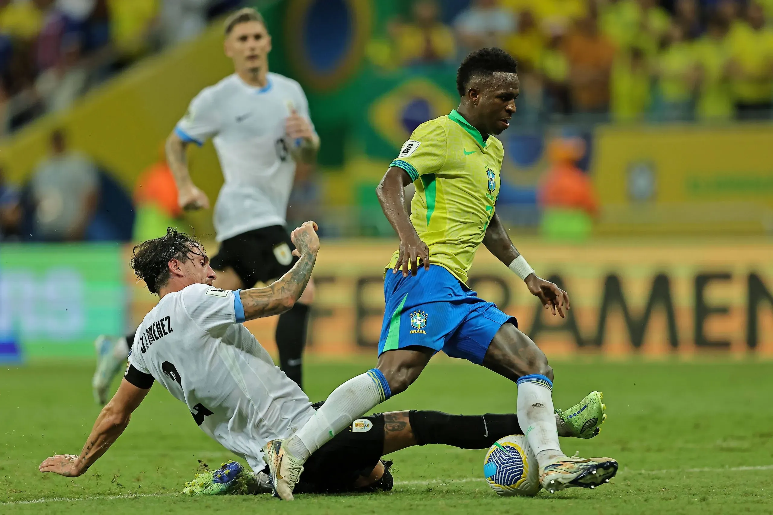 Vinícius Júnior y otro mal partido con la Selección de Brasil, esta vez, ante Uruguay.