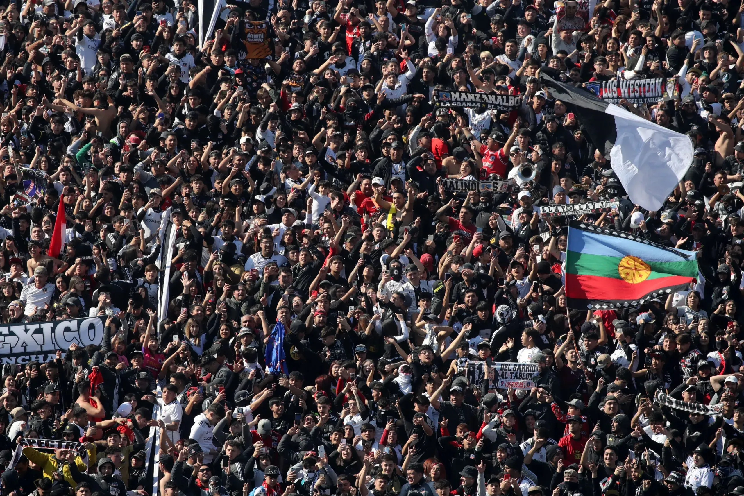 Futbol, Arengazo Colo Colo
Se realiza el arengazo de la Garra Blanca en el Estadio Monumental previo al clasico contra Universidad de Chile
08/08/2024
Jonnathan Oyarzun/Photosport

Football, Arengazo Colo Colo
Fans of Colo Colo are pictured is held at the Monumental Stadium prior to the classic against Universidad de Chile.08/08/2024
Jonnathan Oyarzun/Photosport