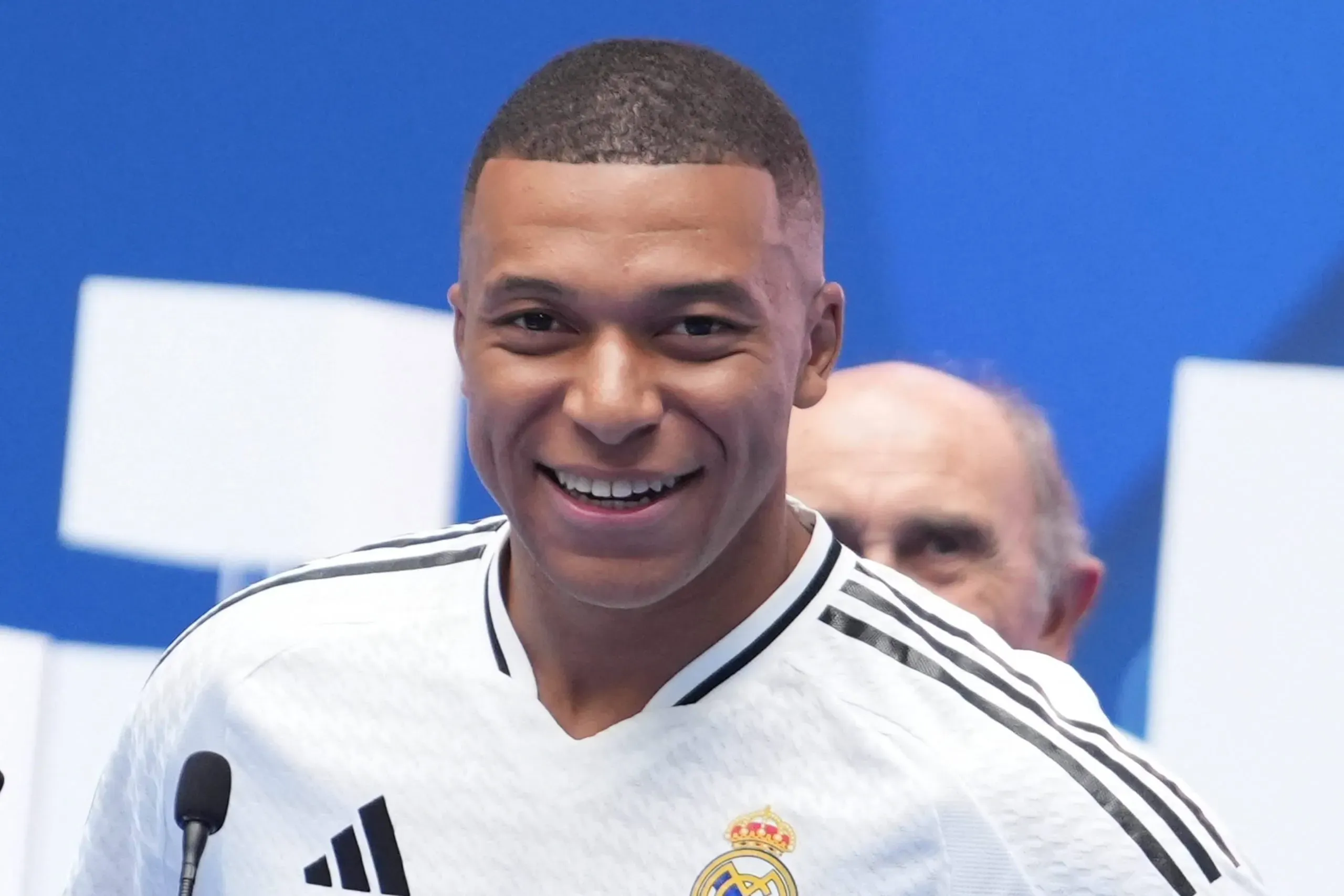 Mbappé com a camisa do Real Madrid. Foto: IMAGO.