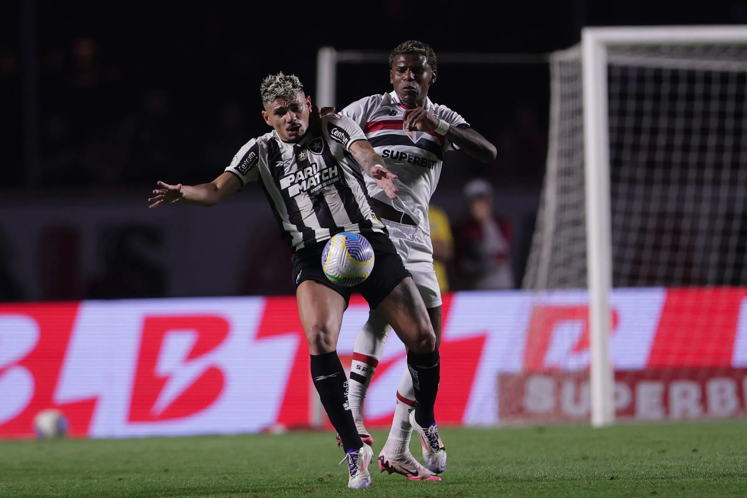 São Paulo 2 x 2 Botafogo. Foto: Ettore Chiereguini/AGIF