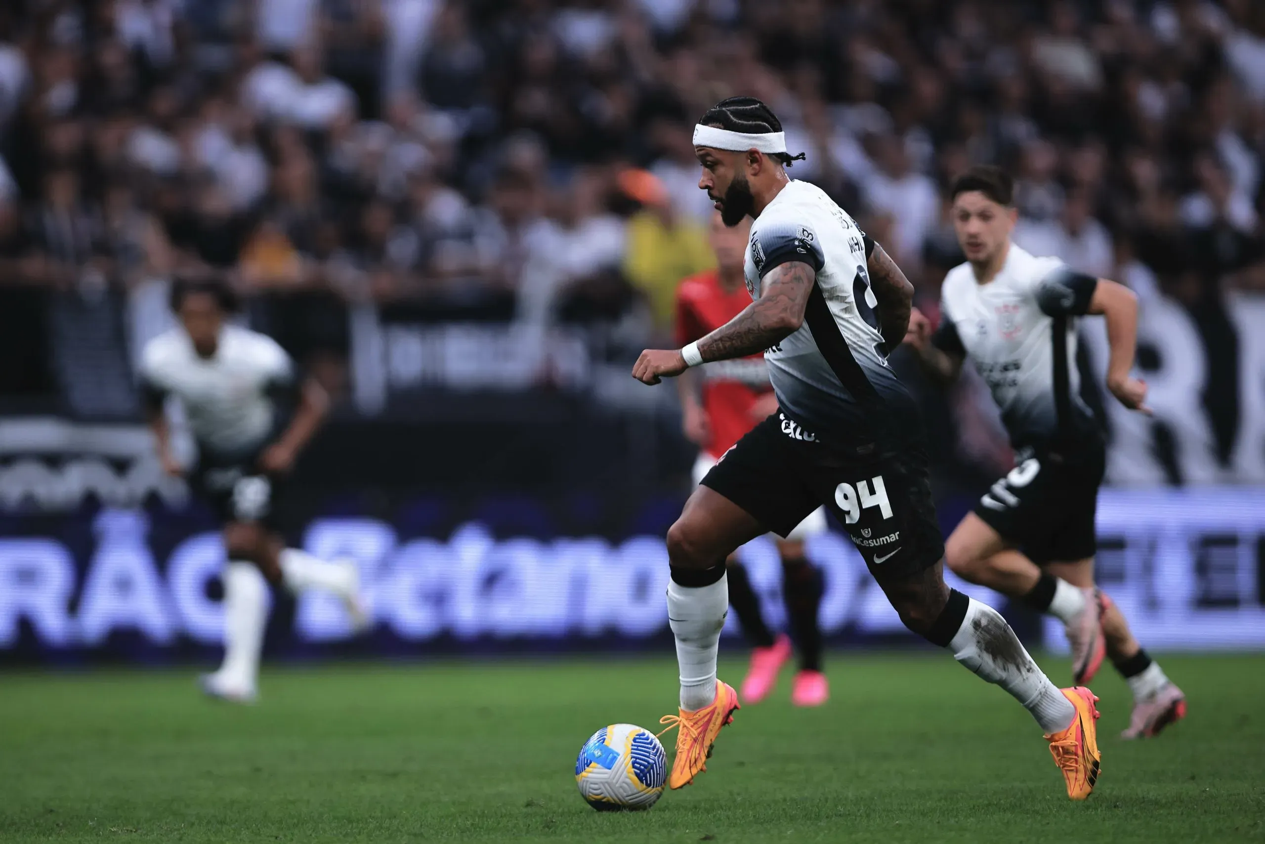 Memphis Depay estreia com a camisa do Corinthians. Foto: Ettore Chiereguini/AGIF