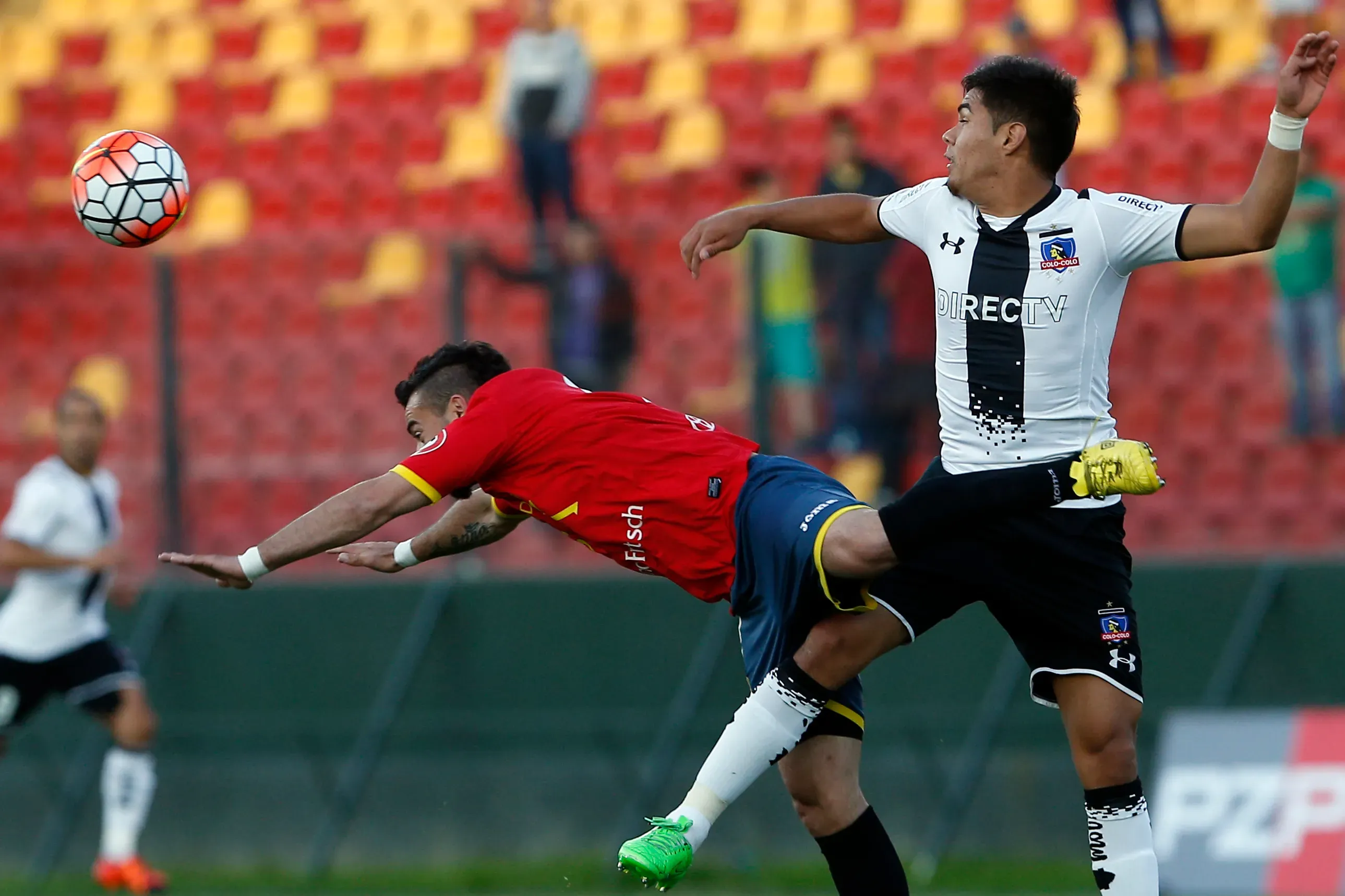 Paulo Díaz vistió la camiseta alba sin mucha suerte la temporada 2015-16. (Foto: Javier Torres/Photosport)