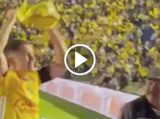 El festejo de Fidalgo con el banderín de córner que pasará a la historia