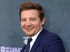 Após grave acidente, Jeremy Renner mostra aparelho que o ajuda na recuperação