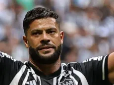 Torcida do Grêmio elogia Hulk por doação no RS