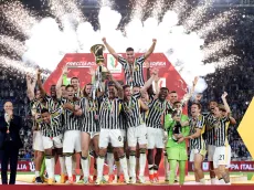 Danilo entra para a história da Juventus ao levantar troféu como capitão