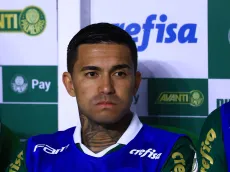 Dudu fica cabisbaixo no banco de reservas em vitória do Palmeiras