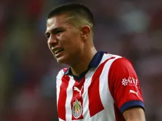 Yael Padilla preocupará a Chivas tras salir del partido luego de un duro golpe