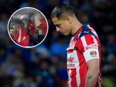 Así reaccionaron los jugadores de Chivas en las gradas el penal que falló Chicharito