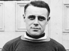 Which player holds the record for most goals in an NHL game?