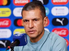 Jaime Lozano motiva a Santiago Giménez antes de jugar contra Venezuela