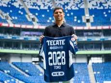 Víctor Guzmán prolongó su contrato con Rayados