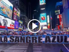El imperdible banderazo de la Sangre Azul en Time Square