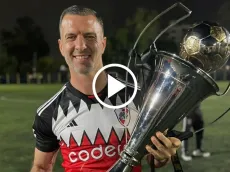 Tito Villa se luce con un doblete usando la playera de River Plate