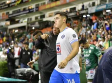 Mateo Levy y su peculiar playera en Cruz Azul vs. León