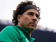 Pese a lesión, Memo Ochoa asiste al entrenamiento del Tri antes de Honduras