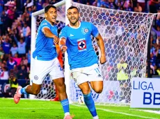 Giakoumakis marca un doblete de ensueño en su debut con Cruz Azul