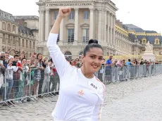 ¡Otra mexicana en París! Salma Hayek llevó la antorcha olímpica