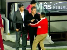 ¿Qué pasó? Un hincha se coló en el Monumental y fue directo a Gallardo