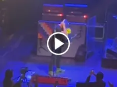 Video | Ricardo Mollo, cantante de Divididos, posó con la camiseta de Boca en un recital