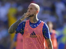 Tras su salida de Boca, Benedetto se entrena solo y con una particular vestimenta