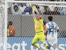 Como en 2016: los espectaculares tapadones de Claudio Bravo ante Argentina
