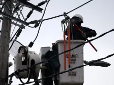 Más de 100 mil clientes siguen sin luz en la RM