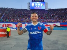 La U presenta nueva camiseta de extraño color