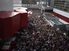 Hinchas de River dejan loco a Paulo Díaz con épico banderazo