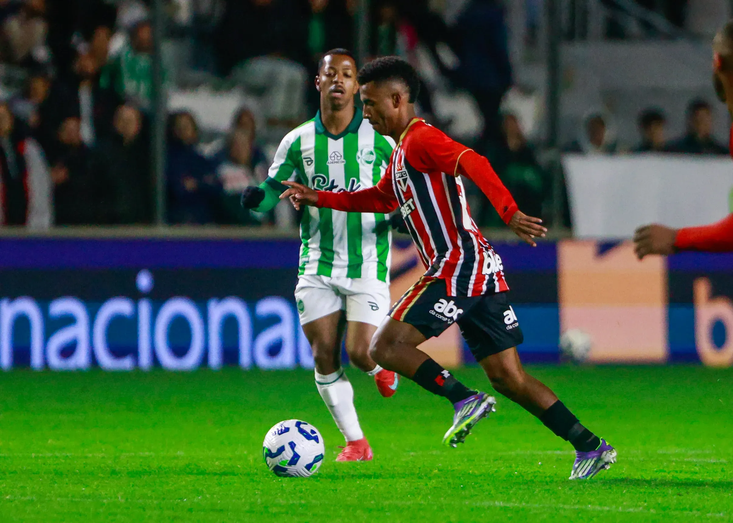 RS – CAXIAS DO SUL – 24/07/2025 – BRASILEIRO A 2025, JUVENTUDE X SAO PAULO – Marcos Antonio jogador do Sao Paulo durante partida contra o Juventude no estadio Alfredo Jaconi pelo campeonato Brasileiro A 2025. Foto: Luiz Erbes/AGIF