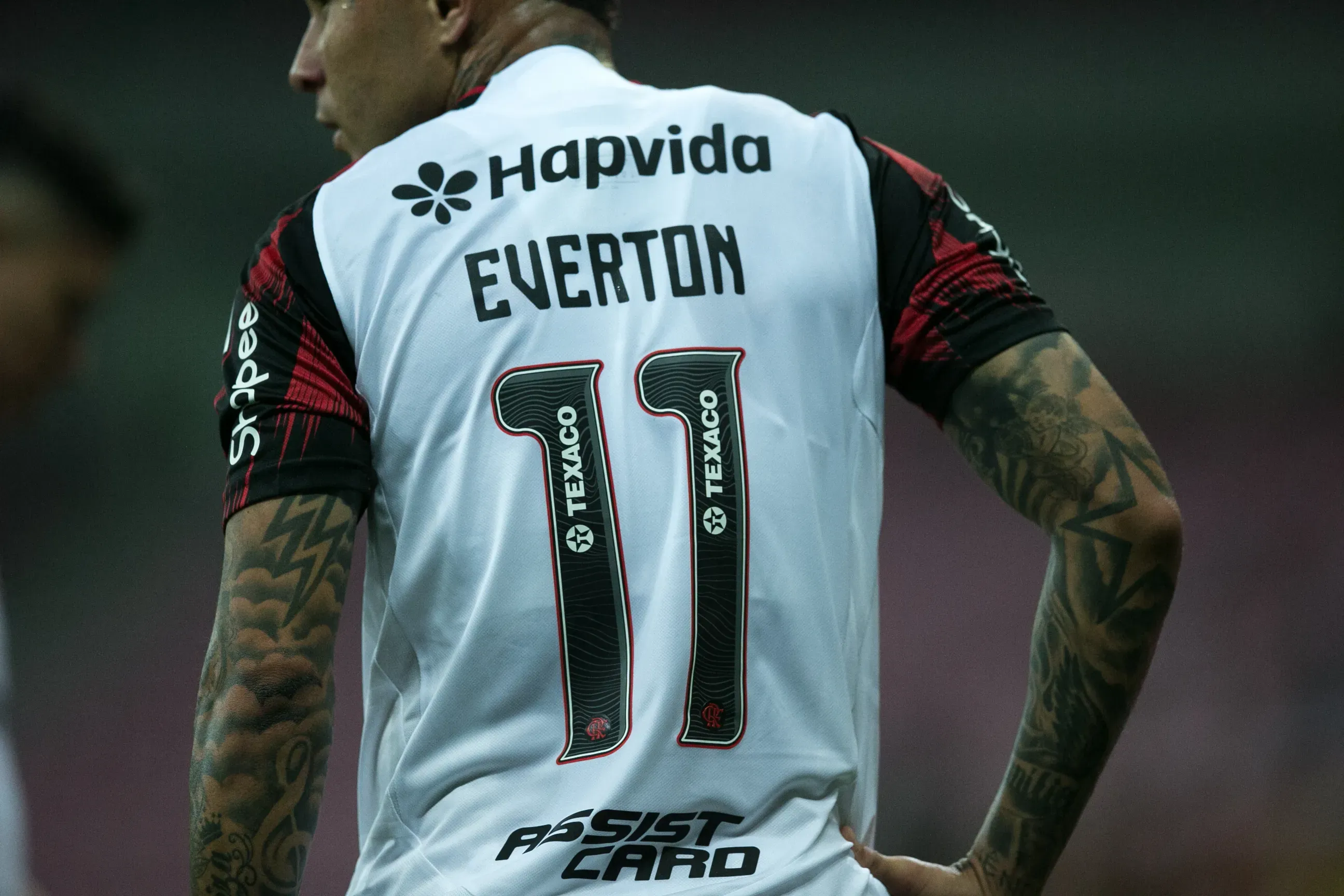 Everton Cebolinha jogador do Flamengo durante a partida contra o Sport na Arena de Pernambuco, pelo Campeonato Brasileiro A 2025. Foto: Marlon Costa/AGIF