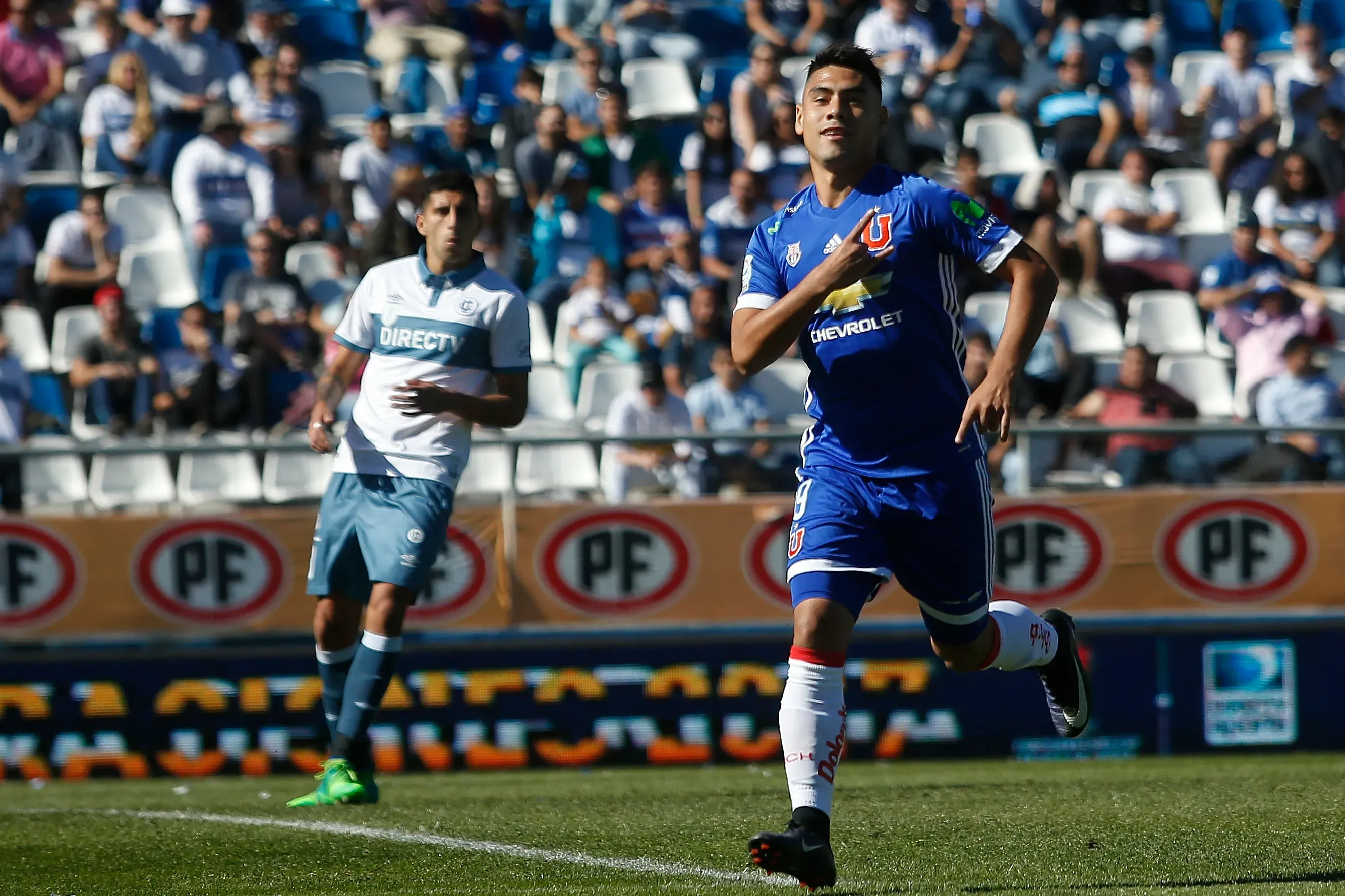 Felipe Mora es el goleador que busca la U. Foto: Ramon Monroy/Photosport