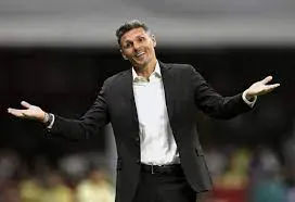 Tano Ortiz sigue confiando en el fútbol de Choco Lozano.