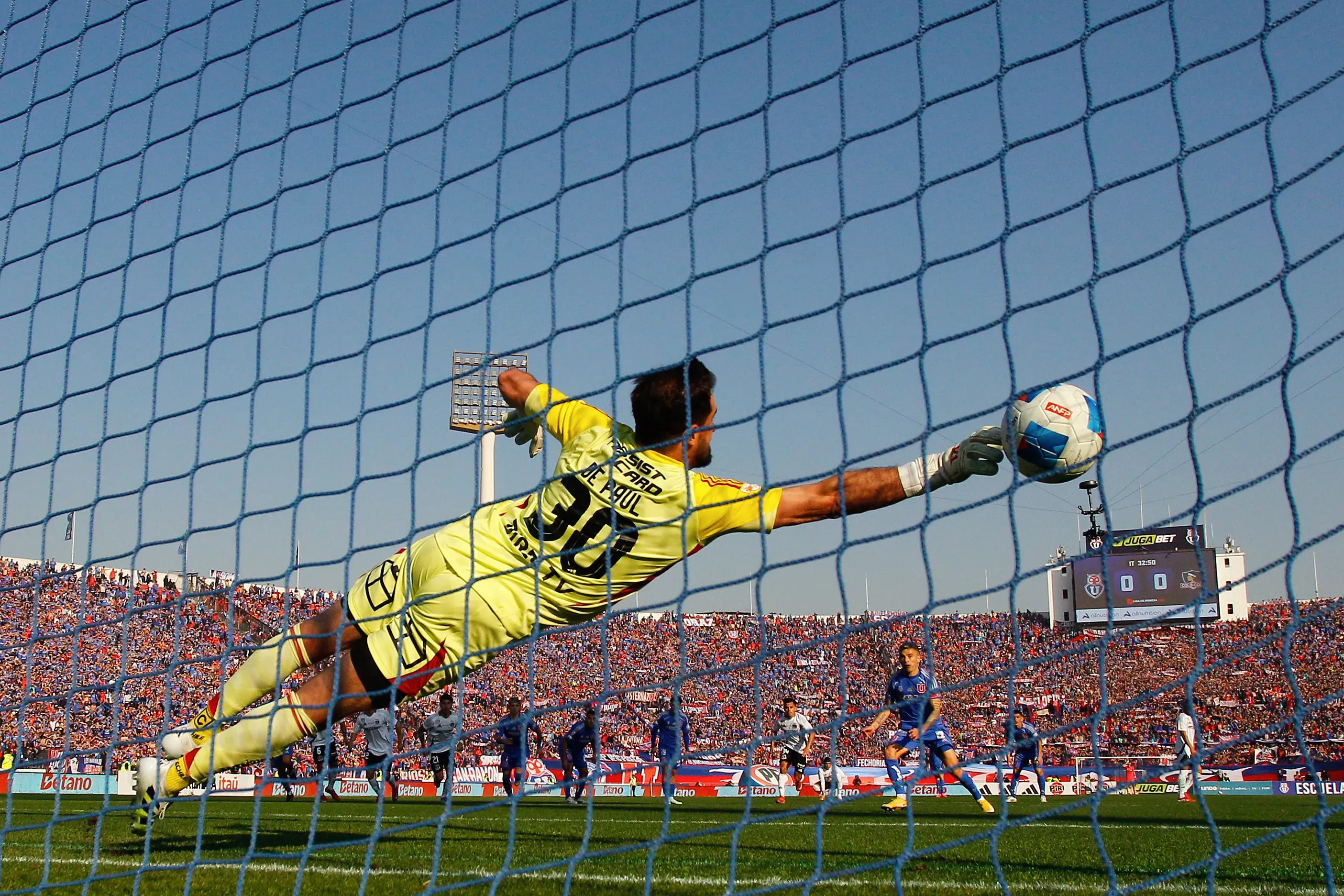 Tres penales en el Superclásico: dos para la U y uno para Colo Colo. El Cacique cae nuevamente | Photosport