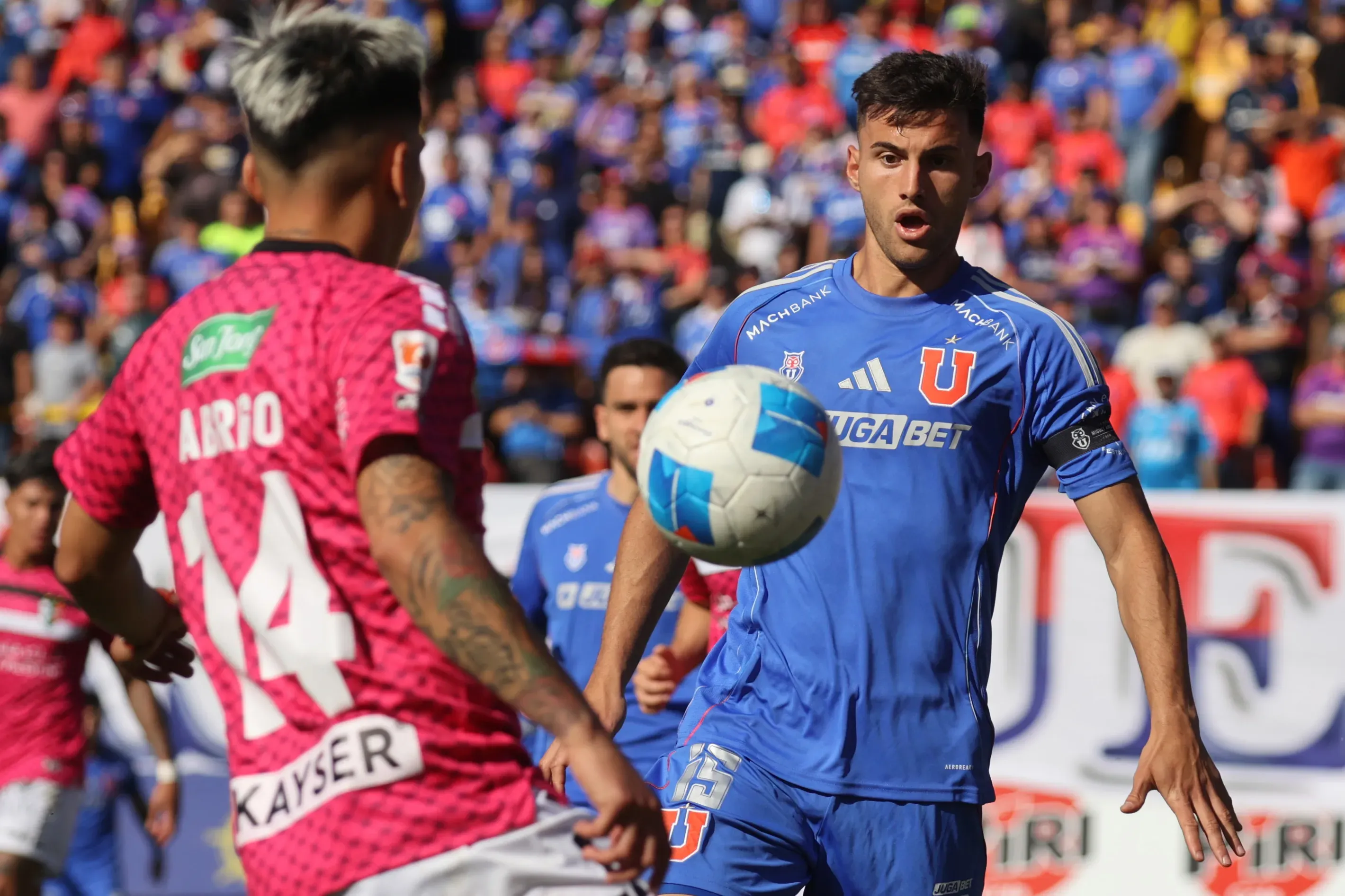 Los azules chocarán en partido único que se jugará en el Estadio Nacional. Foto: Dragomir Yankovic/Photosport