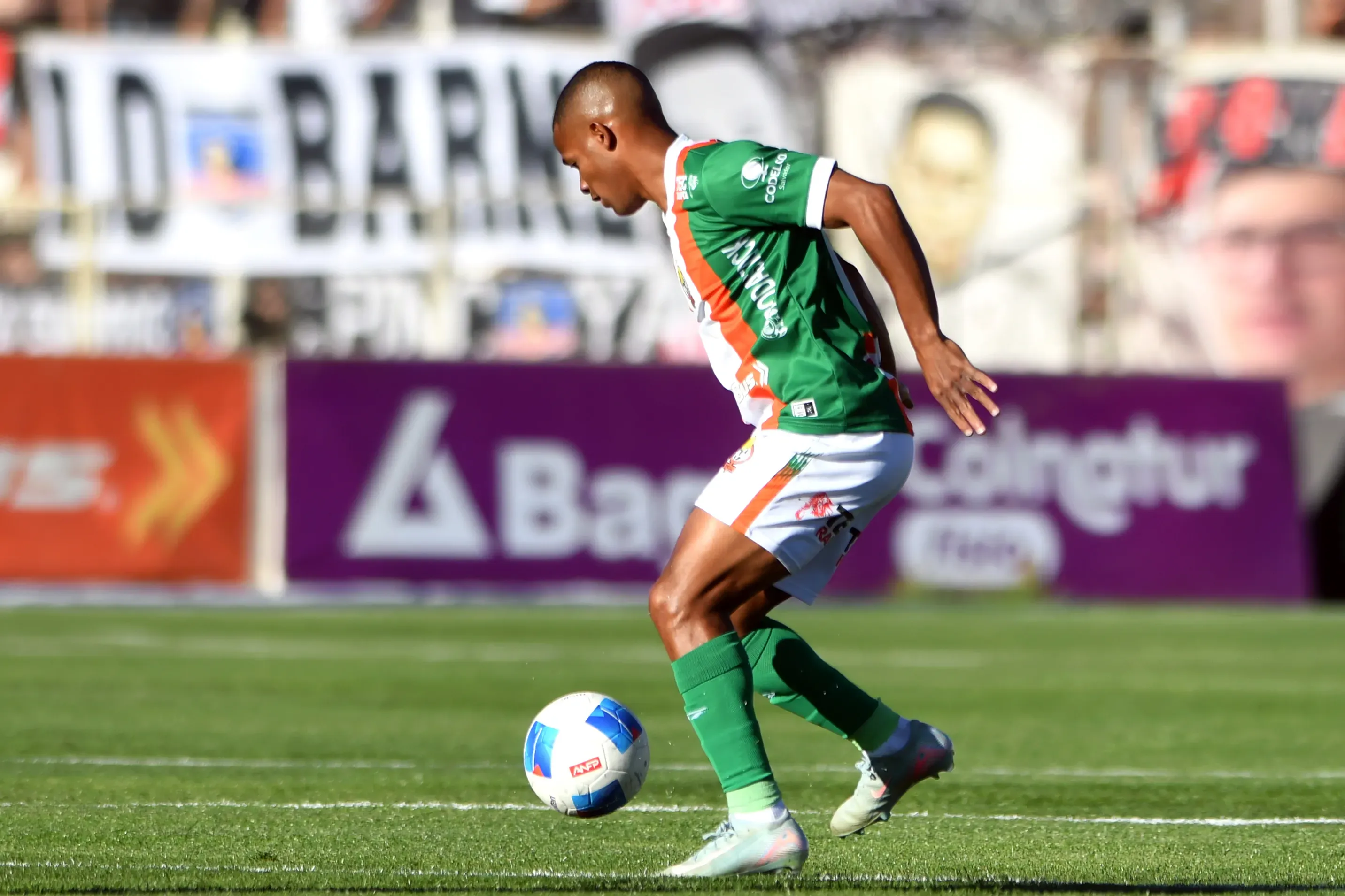 Munder firmó por Palestino