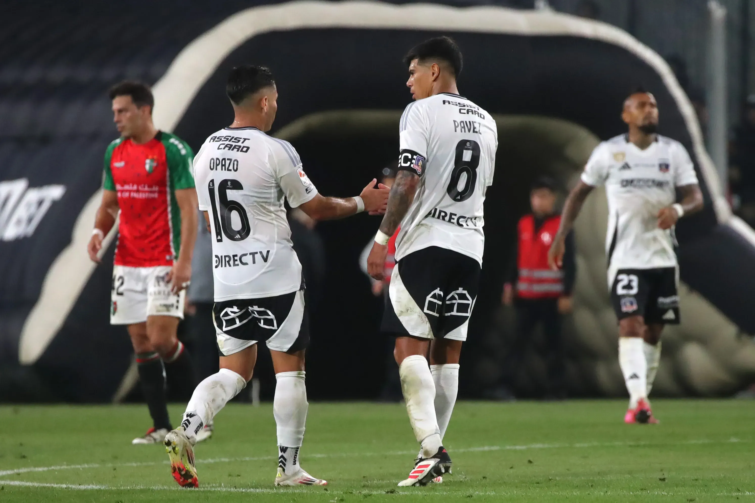 Dos jugadores que parecen más lejos que cerca de Colo Colo | Photosport