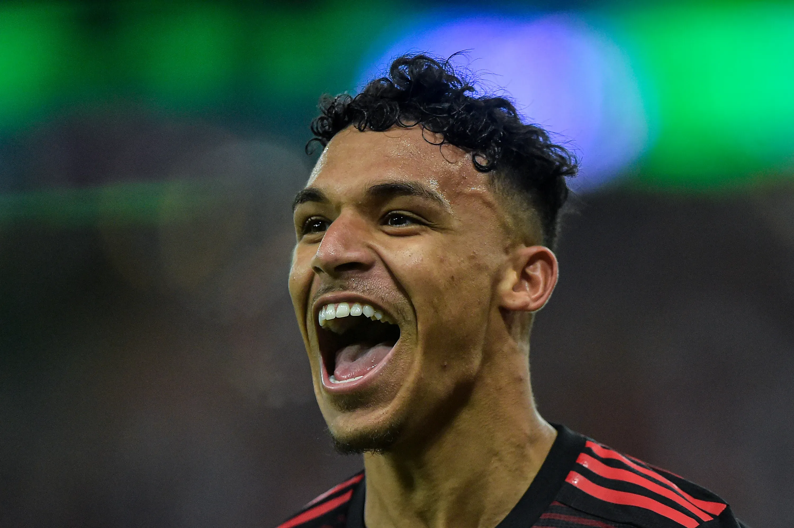 Revelado pelo Flamengo, Victor Hugo tem contrato até 2028, mas está em negociações com o Galo – Foto: Thiago Ribeiro/AGIF