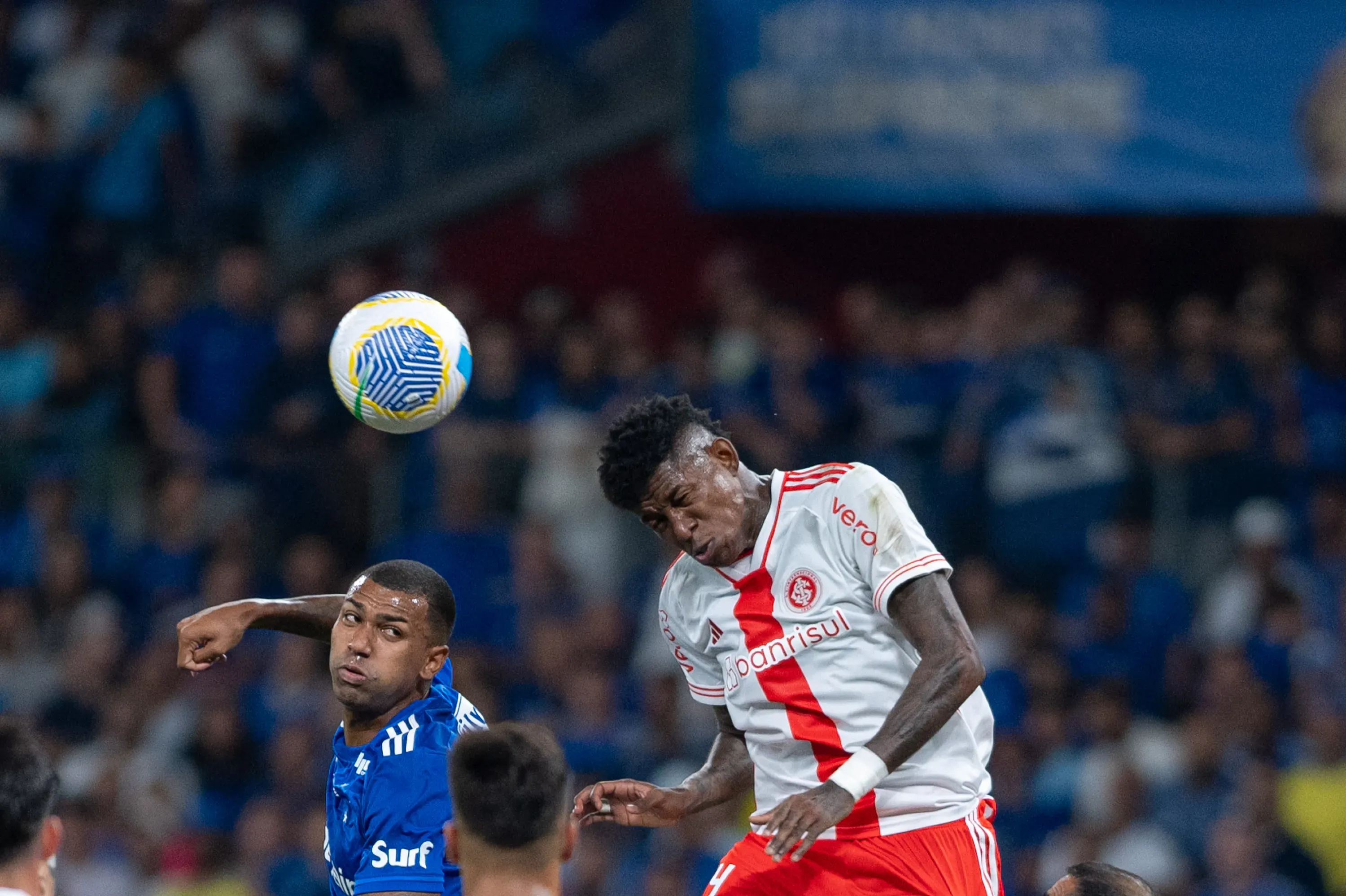Vitão tem bons números em disputa de bolas aéreas. Foto: Alessandra Torres/AGIF