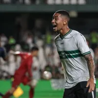 Atacante Éberth treina com elenco no Coritiba e fica mais próximo de retorno