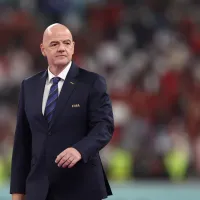 Presidente da Fifa Gianni Infantino posa para foto com camisa do Fortaleza