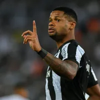 Junior Santos afirma que quer renovar seu contrato com o Botafogo: “Estou feliz”