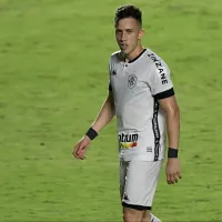 Ex-jogador do Botafogo, Matheus Frizzo, acerta chute antes do meio-campo e marca golaço no Coritiba