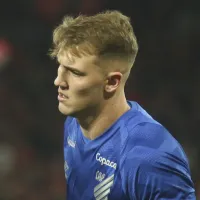 Léo Linck, goleiro do Athletico-PR, dispara sobre expulsão na derrota contra o São Paulo: “Foi malandro”