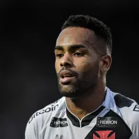 Alex Teixeira 'reaparece' no Vasco e pressão já toma conta: 'Acabou as férias'