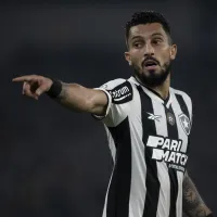 Alex Telles abre o jogo sobre estreia com vitória no Botafogo