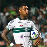 Alef Manga surpreende Coritiba e 'dá resposta' a Jorginho após polêmica: 'Já falou!'